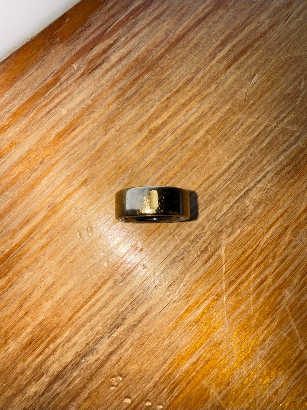 Gold Size 6 Oura Ring with Magnetic Charging Dock with USB-C Cable - Picture 2 of 3